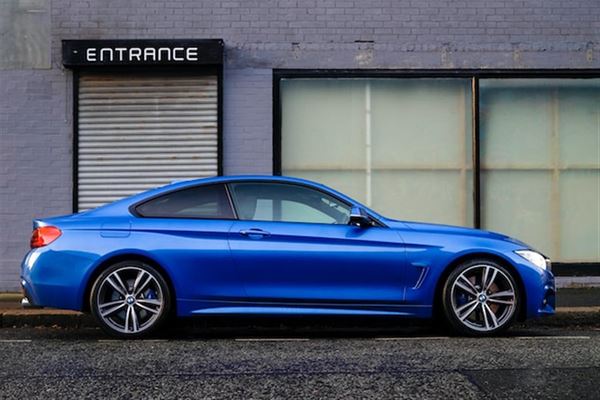 Känn Smidigheten och Precisionen på Vägen med Coilovers